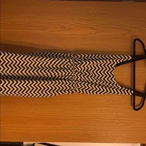 Chevron dress w/ pockets. Crossed back